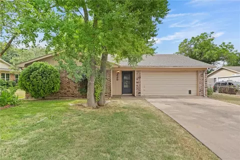 229 Del Rio Dr, Hewitt, TX 76643