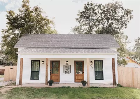 605 W Ronda St, West, TX 76691