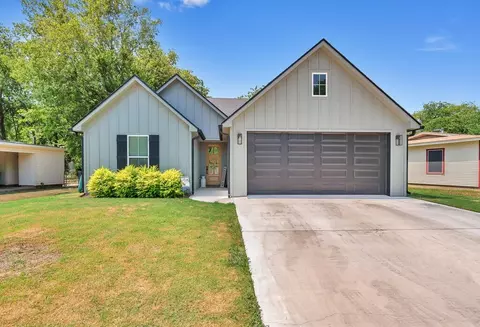 113 Austin St, Mcgregor, TX 76657