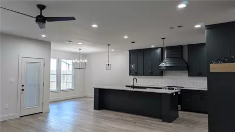 113 Austin St, Mcgregor, TX 76657 photo 7