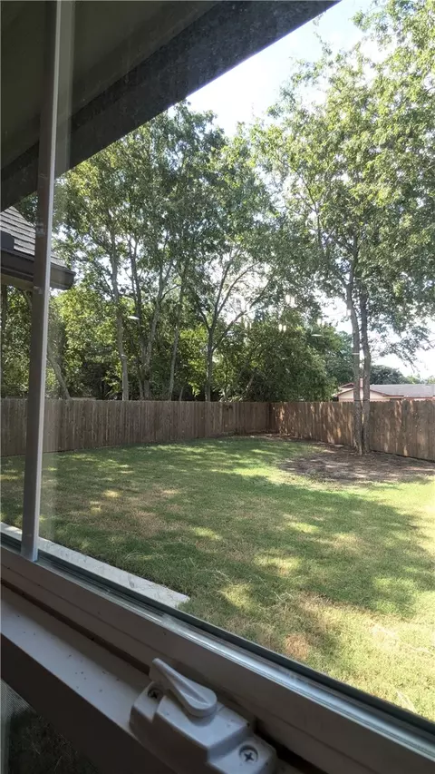 113 Austin St, Mcgregor, TX 76657 photo 11