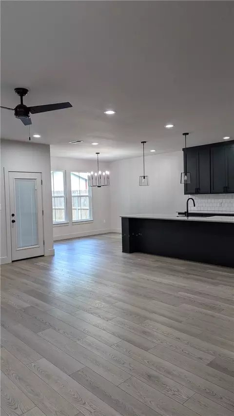 113 Austin St, Mcgregor, TX 76657 photo 6