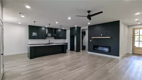 113 Austin St, Mcgregor, TX 76657 photo 9