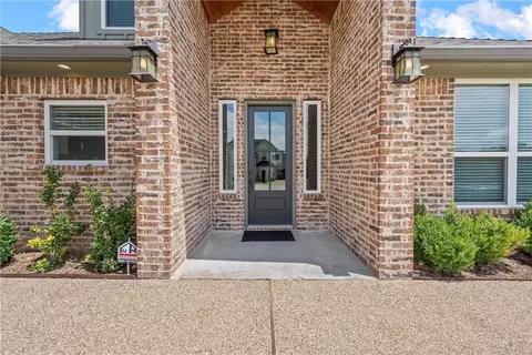 28 N Shore Cir, Waco, TX 76708 photo 4