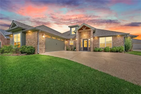 28 N Shore Cir, Waco, TX 76708