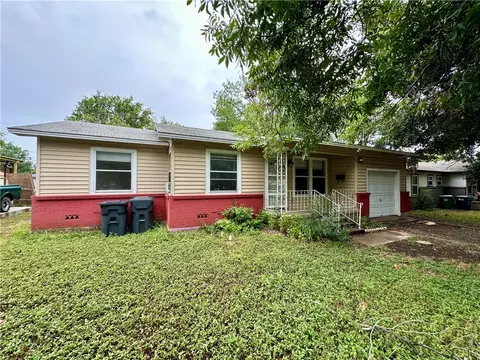 1212 N 64th St, Waco, TX 76710