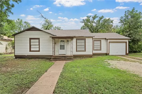206 Mistletoe Dr, Marlin, TX 76661