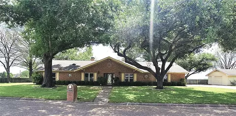 202 Lee St, Groesbeck, TX 76642