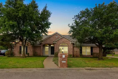 200 Toluca Trl, Hewitt, TX 76643