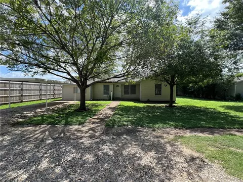 209 S Oak St, Lorena, TX 76655 photo 2