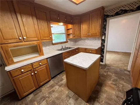 209 S Oak St, Lorena, TX 76655 photo 8
