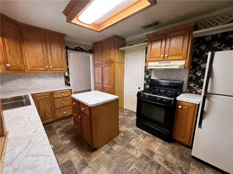 209 S Oak St, Lorena, TX 76655 photo 7