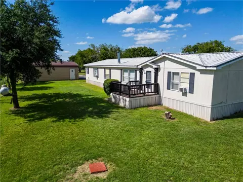 306 Creekwood Dr, Blum, TX 76627