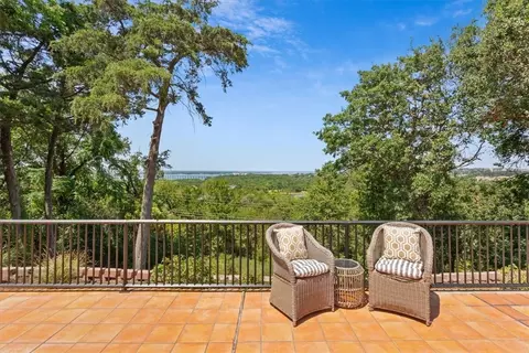 8257 Forest Ridge Dr, Woodway, TX 76712