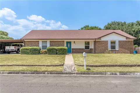 308 Oakwood Ln, Hewitt, TX 76643