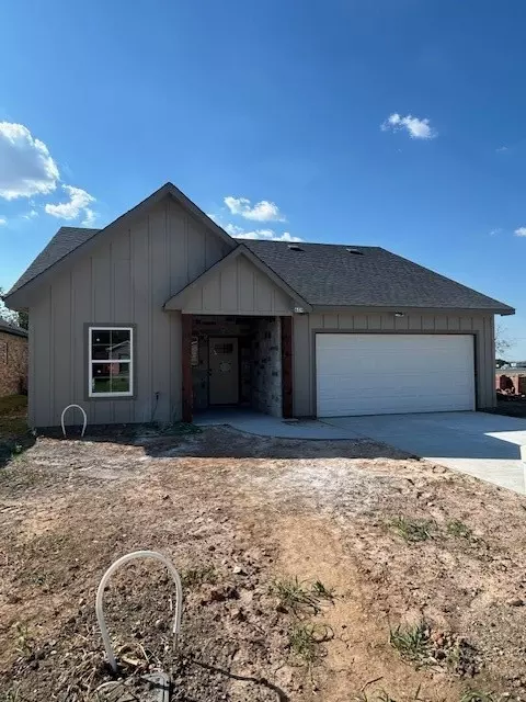 609 N College Ave, West, TX 76691