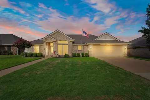 1106 Navajo Trl, Mcgregor, TX 76657