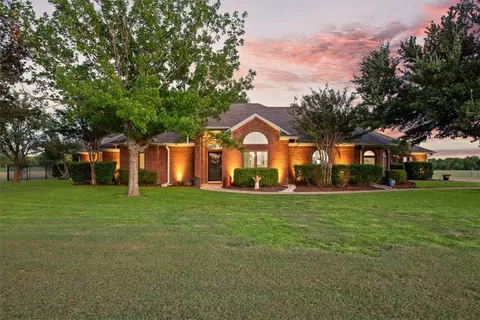 430 Fairmeadows Ln, Lorena, TX 76655