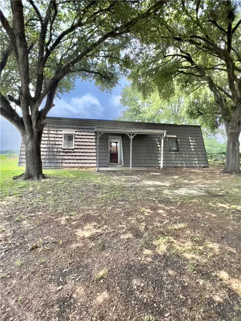 6 W Manning Ln, Madisonville, TX 77864
