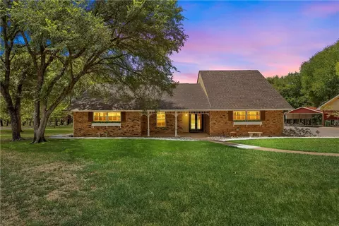 624 Coxs Oak Valley Dr, Waco, TX 76705