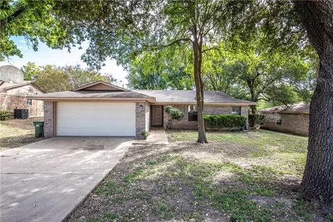 508 Rolling Hills Dr, Hewitt, TX 76643