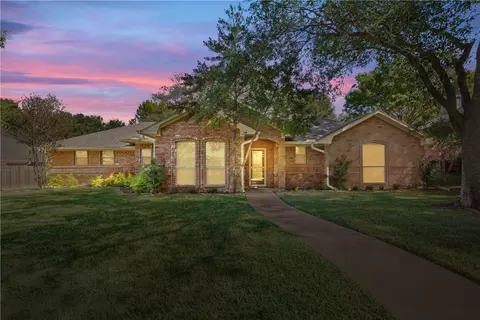 415 Meadow Mountain Dr, Woodway, TX 76712