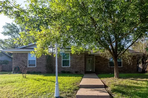 236 Alamosa Dr, Hewitt, TX 76643
