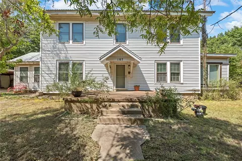 107 W Birch St, Elm Mott, TX 76640