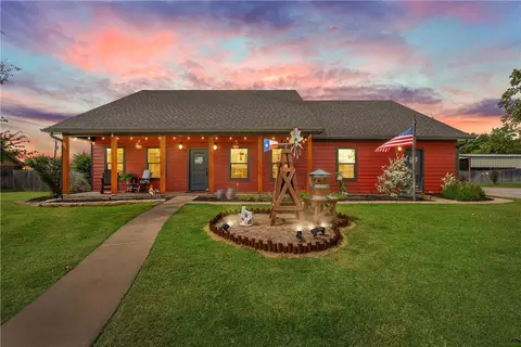 496 Hawkins Ct, Robinson, TX 76706