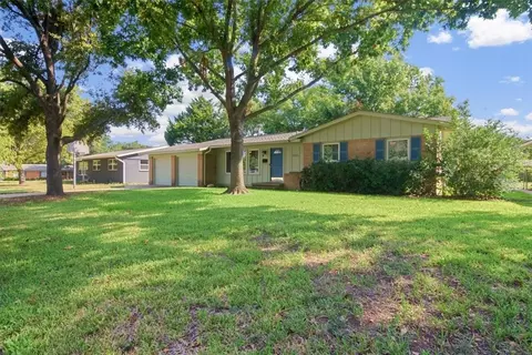 2131 Trinity Dr, Waco, TX 76710 photo 3