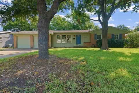 2131 Trinity Dr, Waco, TX 76710 photo 2