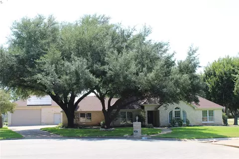 514 Meadowland Dr, Mcgregor, TX 76657