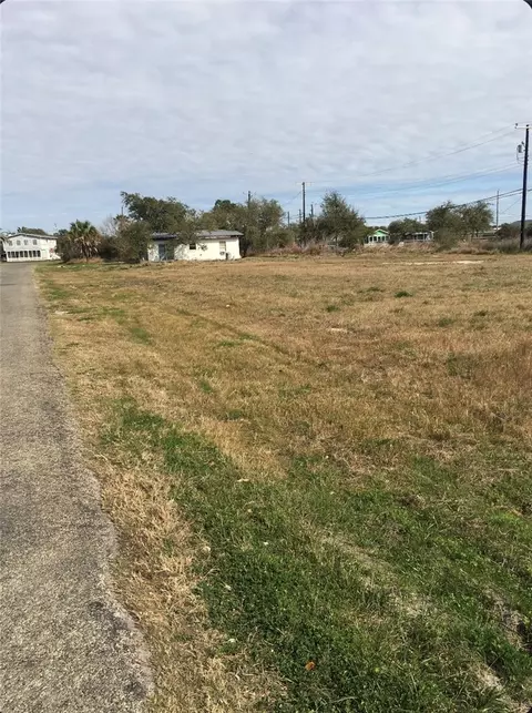 609-610 W Shady Oak Ln, Rockport, TX 78382