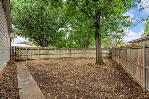 302 Pierce St, Mcgregor, TX 76657 photo 18