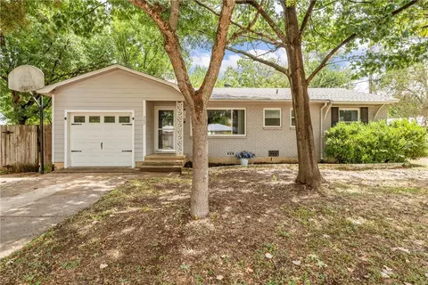 302 Pierce St, Mcgregor, TX 76657 photo 2