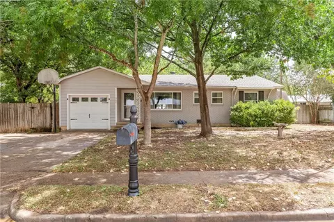 302 Pierce St, Mcgregor, TX 76657