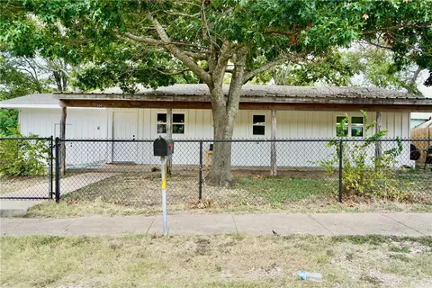 304 S Lone Star Pkwy, Moody, TX 76557