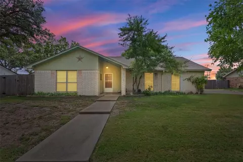 409 Lindenwood Ln, Hewitt, TX 76643