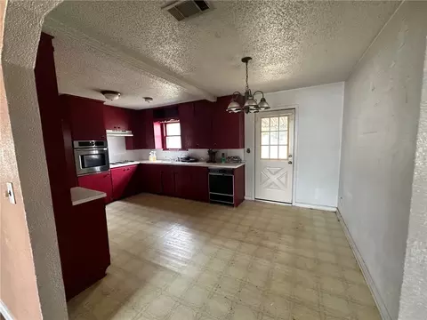 1306 5th St, Mcgregor, TX 76657 photo 4