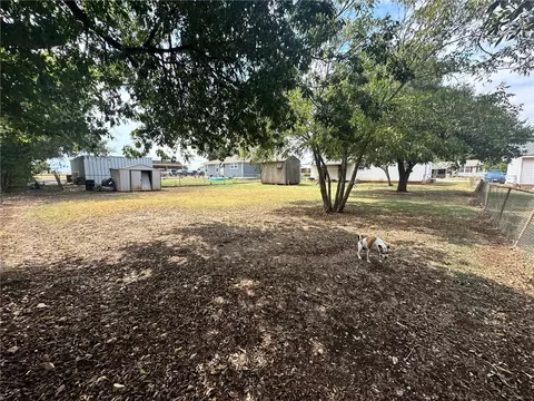 1306 5th St, Mcgregor, TX 76657 photo 13