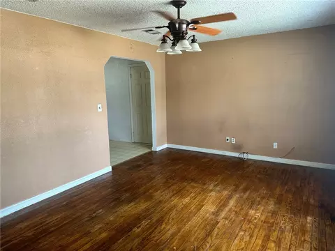 1306 5th St, Mcgregor, TX 76657 photo 2