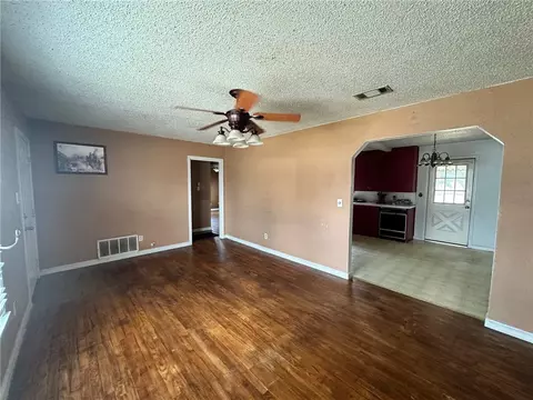 1306 5th St, Mcgregor, TX 76657 photo 3