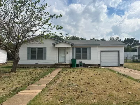 1306 5th St, Mcgregor, TX 76657