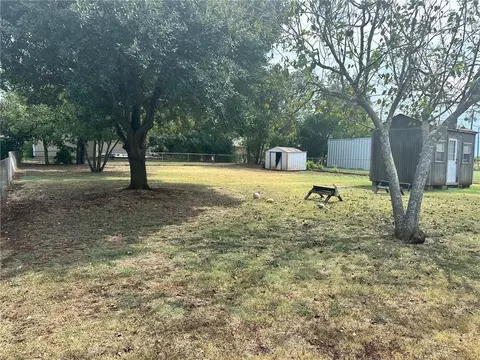 1306 5th St, Mcgregor, TX 76657 photo 9