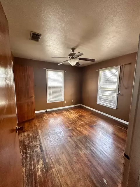 1306 5th St, Mcgregor, TX 76657 photo 5