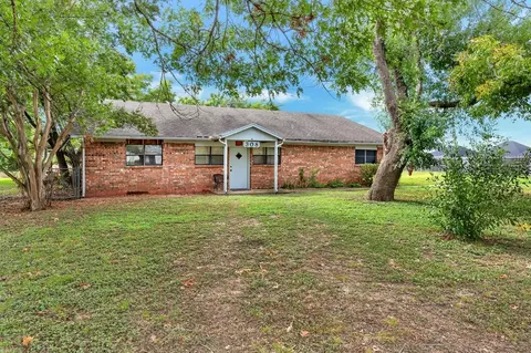 308 W Tate St, Robinson, TX 76706