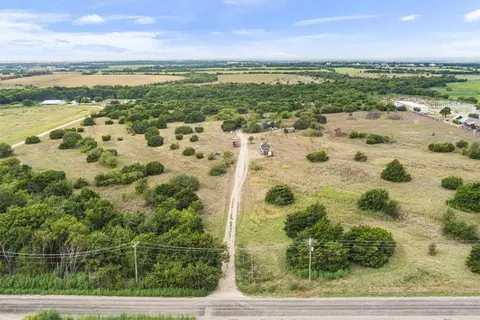 1060 Farmiller Rd, Lorena, TX 76655 photo 3