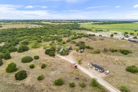 1060 Farmiller Rd, Lorena, TX 76655 photo 5