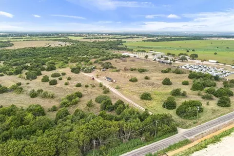 1060 Farmiller Rd, Lorena, TX 76655 photo 4