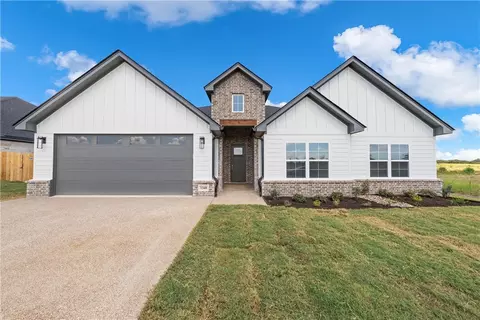 1348 Red Rock Rd, Hewitt, TX 76643